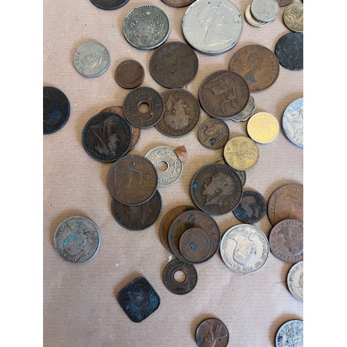 733 - Various world coins and banknotes to include 10 dollar confederate note, 1861, various bank of Egypt... 