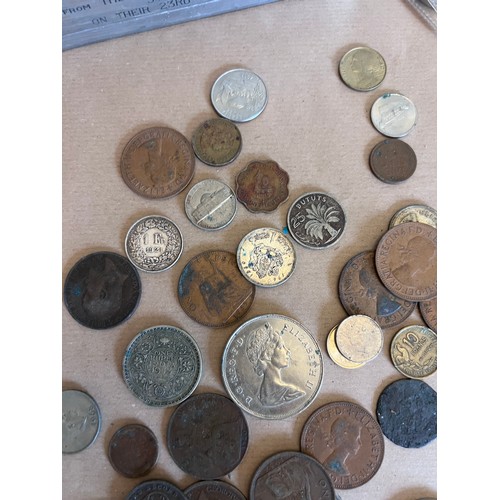 733 - Various world coins and banknotes to include 10 dollar confederate note, 1861, various bank of Egypt... 