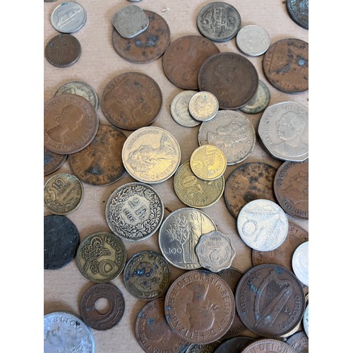 733 - Various world coins and banknotes to include 10 dollar confederate note, 1861, various bank of Egypt... 