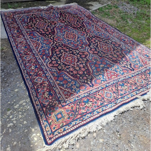 1217 - A good quality wool rug. 324cm 212cm.