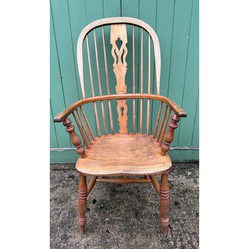 58 - Two 19thC armchairs to include a Windsor and a Spindleback. Both approx. 111cm h. Windsor 58cm w and... 