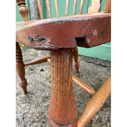 58 - Two 19thC armchairs to include a Windsor and a Spindleback. Both approx. 111cm h. Windsor 58cm w and... 