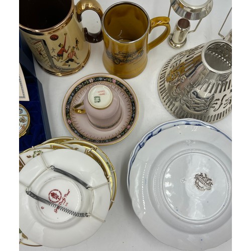 154 - A quantity of ceramics to include Halcyon Days enamel boxes, 8 Royal Crown Derby Green Derby panel s... 