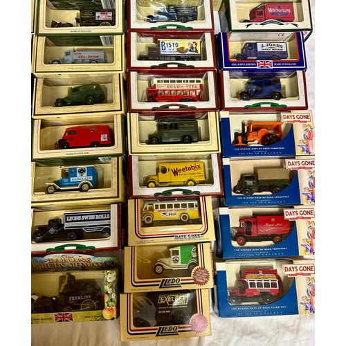 1208 - A large quantity of die cast Lledo models, Days Gone, Models of Yesteryear to include Models of Yest... 