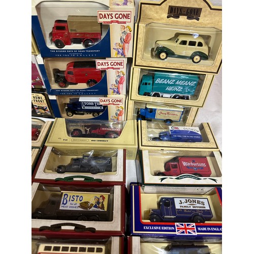 1208 - A large quantity of die cast Lledo models, Days Gone, Models of Yesteryear to include Models of Yest... 