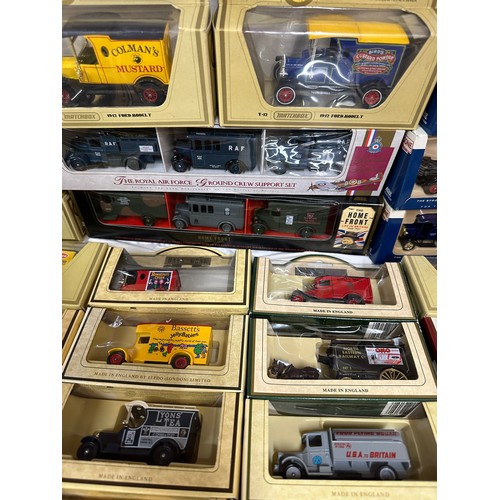 1208 - A large quantity of die cast Lledo models, Days Gone, Models of Yesteryear to include Models of Yest... 