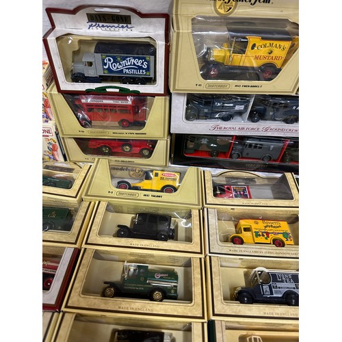 1208 - A large quantity of die cast Lledo models, Days Gone, Models of Yesteryear to include Models of Yest... 