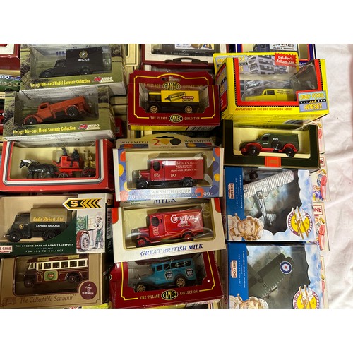 1208 - A large quantity of die cast Lledo models, Days Gone, Models of Yesteryear to include Models of Yest... 