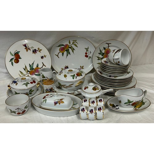 147 - A large quantity of Royal Worcester Evesham comprising oval platter 33cm w, 6 x dinner plates 26cm d... 