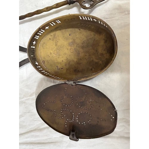 1336 - A miscellany to include a brass Jam pan measuring 34.5cm, brass chestnut roaster, toasting fork with... 