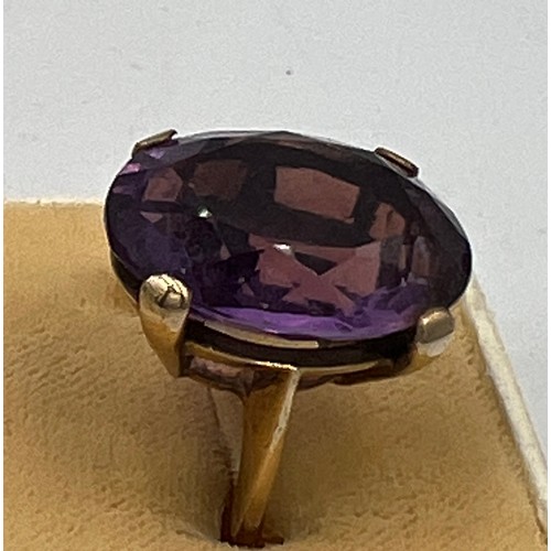 586 - A nine carat gold ring set with amethyst. Size L. weight 8.5gm.