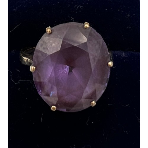 589 - A nine carat gold ring set with amethyst. Size K. Weight 4.7gm.