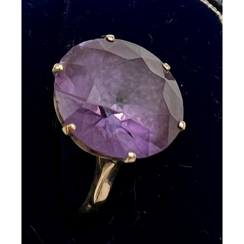 589 - A nine carat gold ring set with amethyst. Size K. Weight 4.7gm.