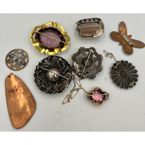 567 - A collection of 19th and 20thC brooches to include marcasite, Victorian, copper and enamel John Lema... 