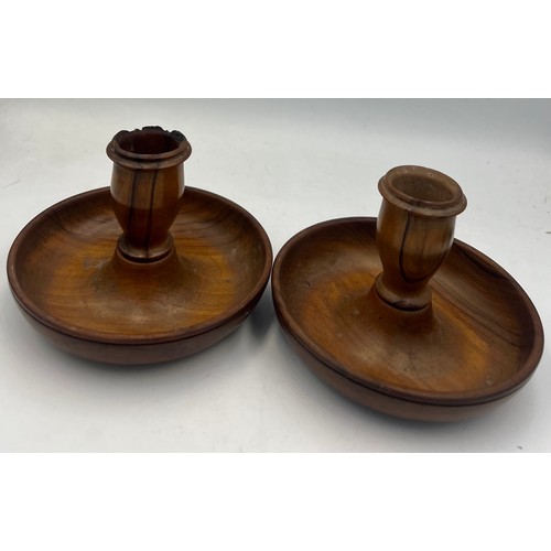 144 - A pair of 19thC walnut treen ‘Brighton Bun’ travelling portable dwarf candlesticks. 10.5cm diameter.