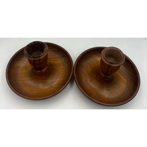 144 - A pair of 19thC walnut treen ‘Brighton Bun’ travelling portable dwarf candlesticks. 10.5cm diameter.