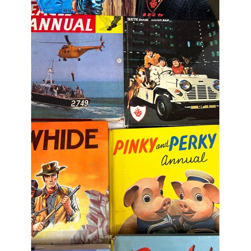 961 - A quantity of 1960s Children's Annuals to include Rupert 1968, Rupert (no date), Lion 1962, Rawhide,... 