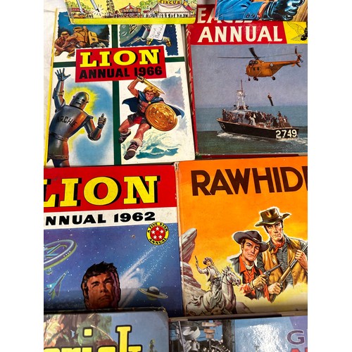 961 - A quantity of 1960s Children's Annuals to include Rupert 1968, Rupert (no date), Lion 1962, Rawhide,... 