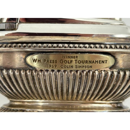 823 - A Silver Inkwell marked George Nathan & Ridley Hayes Birmingham 1906 with hinged lid, 9cm h x 11 cm ... 