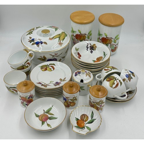 147 - A large quantity of Royal Worcester Evesham comprising oval platter 33cm w, 6 x dinner plates 26cm d... 