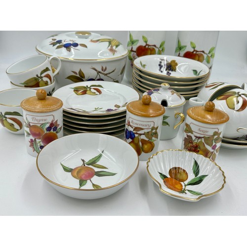 147 - A large quantity of Royal Worcester Evesham comprising oval platter 33cm w, 6 x dinner plates 26cm d... 