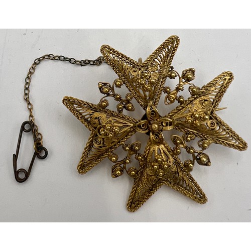 617A - A yellow metal filigree brooch. (Brooch tests as approximately 9 carat gold). Weight 7gm. 4cm d.