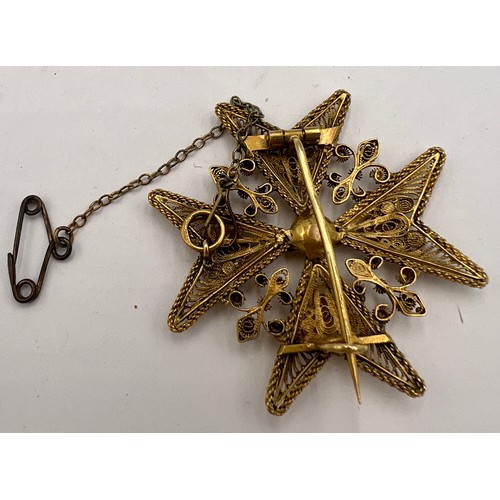 617A - A yellow metal filigree brooch. (Brooch tests as approximately 9 carat gold). Weight 7gm. 4cm d.