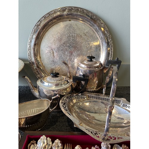 747A - Silverplate items to include Community cutlery, Oneida punch bowl with 4 cups and ladle, teapots, co... 