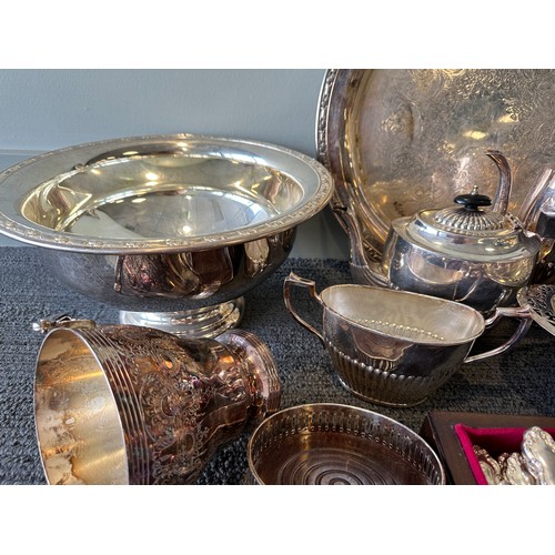 747A - Silverplate items to include Community cutlery, Oneida punch bowl with 4 cups and ladle, teapots, co... 