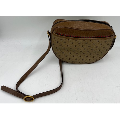 954 - A vintage Gucci shoulder bag. 24cm x 17cm.