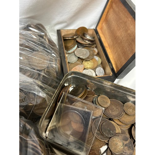 782 - A large collection of world coins to include mostly British Pennies, Crowns, Half Crowns, Florins, S... 