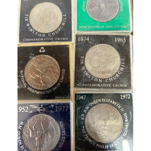 784 - A quantity of crowns and medallions to include 24 x Silver Jubilee, 12 x Coronation, 5 x Churchill, ... 