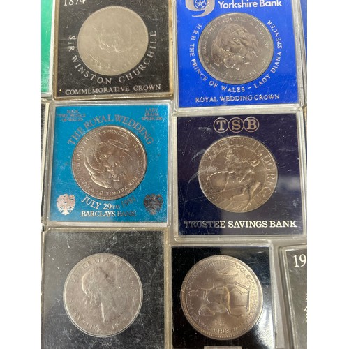 784 - A quantity of crowns and medallions to include 24 x Silver Jubilee, 12 x Coronation, 5 x Churchill, ... 