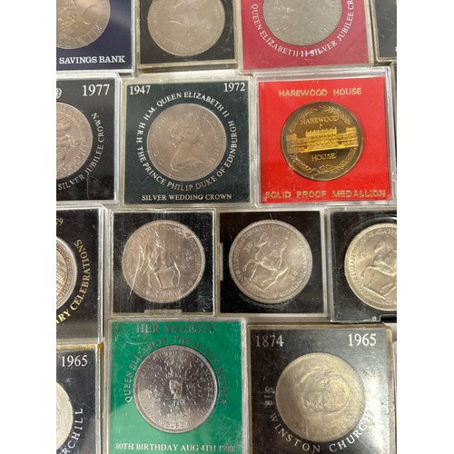 784 - A quantity of crowns and medallions to include 24 x Silver Jubilee, 12 x Coronation, 5 x Churchill, ... 