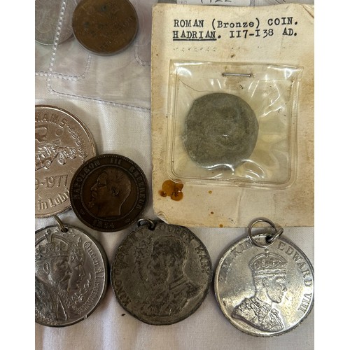 785 - A quantity of world coinage to include UK coins, medallions, royal occasions along with Victorian 18... 