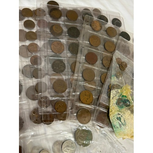 785 - A quantity of world coinage to include UK coins, medallions, royal occasions along with Victorian 18... 