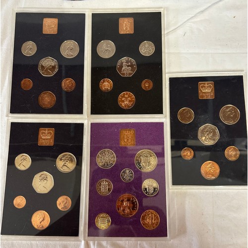 786 - A quantity of uncirculated coin collections to include 5 x Britains First Decimal Coins, Churchill, ... 