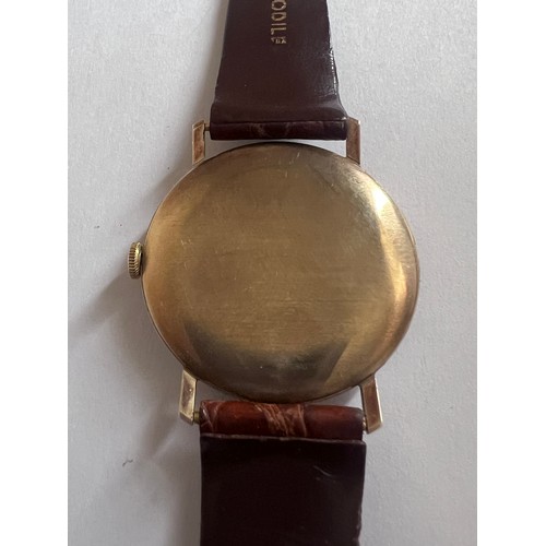 767 - A gentleman's vintage 9ct gold Accurist Shockmaster watch, 21 jewel movement, dial with gold hands a... 