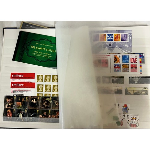 791 - A large quantity of GB and World Stamps to include  5 x Stanley Gibbons printed albums in hardbacked... 