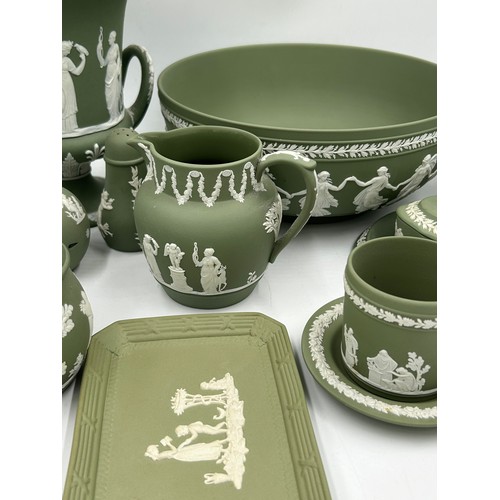 399 - A collection of green Wedgwood Jasperware to include 2 twin handled urns on with lid largest 20cm, a... 