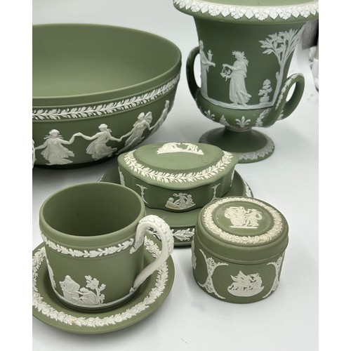 399 - A collection of green Wedgwood Jasperware to include 2 twin handled urns on with lid largest 20cm, a... 