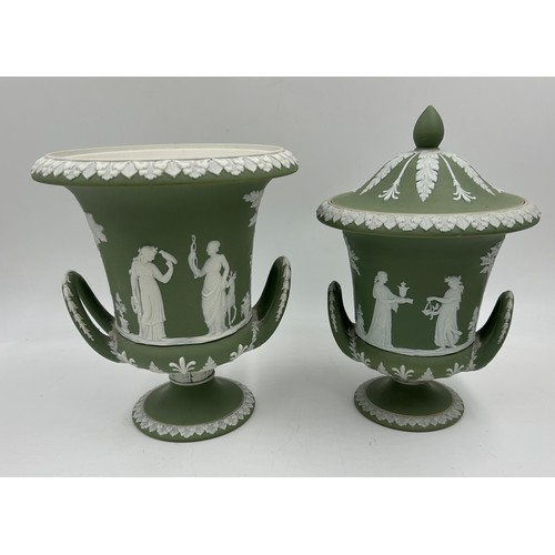 399 - A collection of green Wedgwood Jasperware to include 2 twin handled urns on with lid largest 20cm, a... 