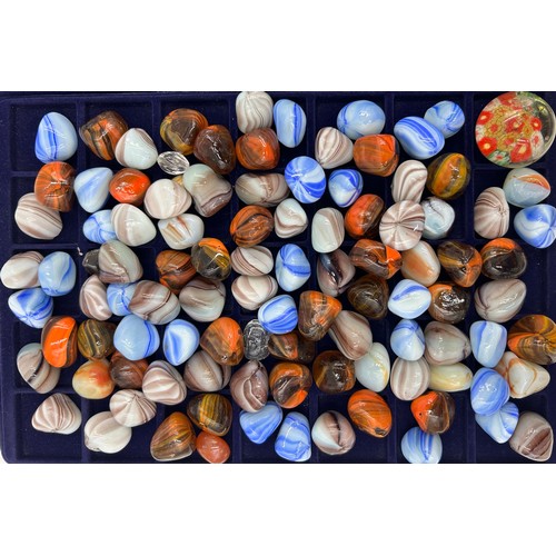 1424 - A quantity of approx. 200 marbles of different shapes and sizes together with approx. 100 various tu... 