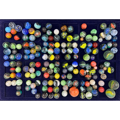 1424 - A quantity of approx. 200 marbles of different shapes and sizes together with approx. 100 various tu... 