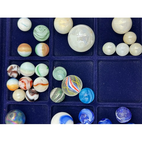 1424 - A quantity of approx. 200 marbles of different shapes and sizes together with approx. 100 various tu... 