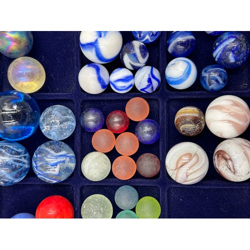 1424 - A quantity of approx. 200 marbles of different shapes and sizes together with approx. 100 various tu... 