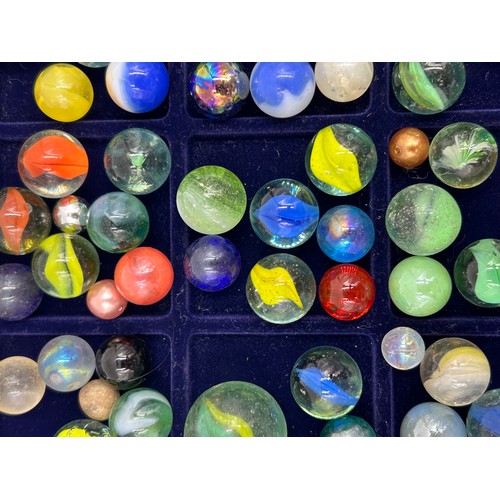 1424 - A quantity of approx. 200 marbles of different shapes and sizes together with approx. 100 various tu... 