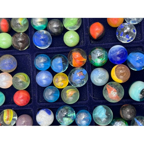 1424 - A quantity of approx. 200 marbles of different shapes and sizes together with approx. 100 various tu... 