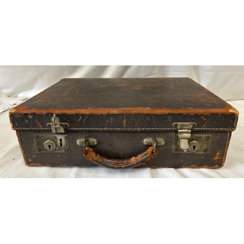 947 - An Edwardian leather Vanity Case comprising of ebony brushes, tweezers, comb, mirror, shoe horn, pow... 