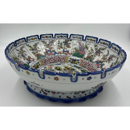 1049 - Chinese famille rose porcelain bowl with crenelated rim finely painted with mandarin ducks, flowers ... 